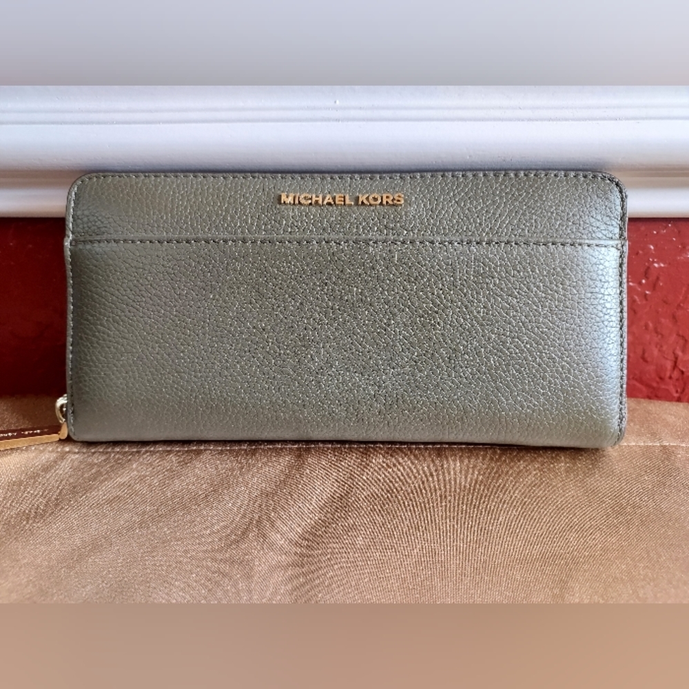 MICHAEL Michael Kors Mercer Olive Wallet